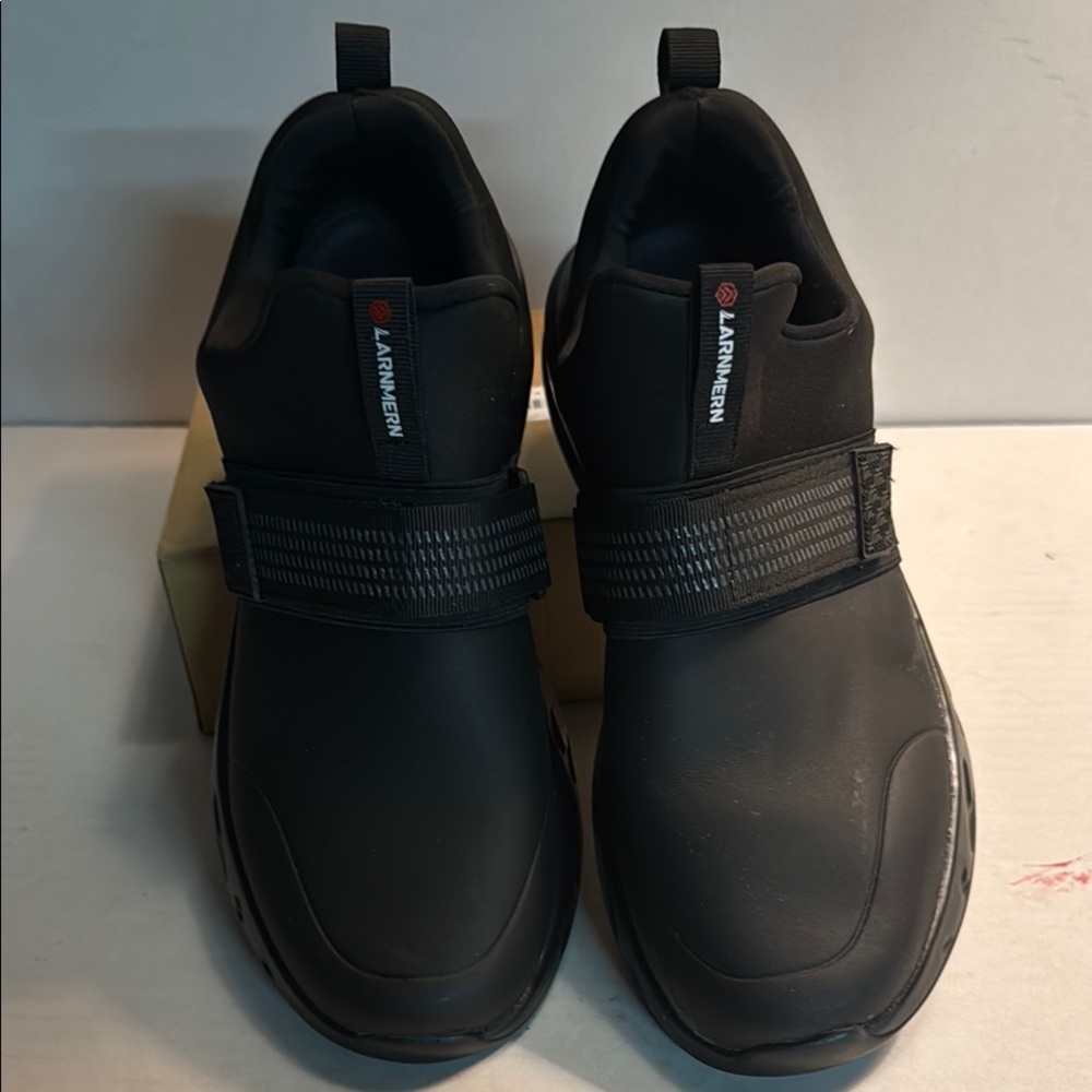 Larnmern Non Slip Work Shoes For Men